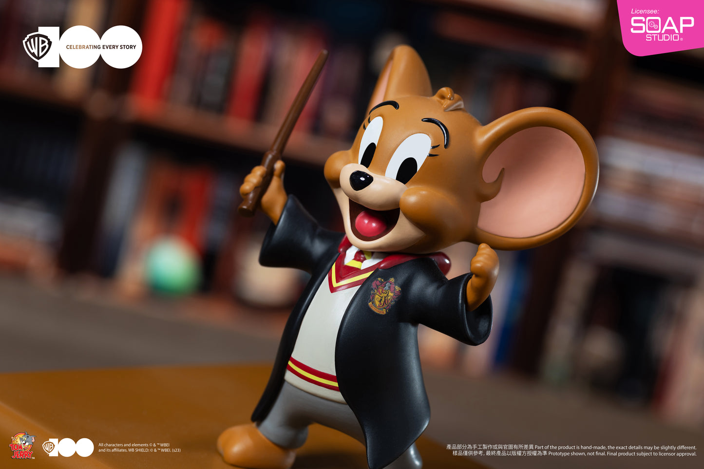 CA423  WB100TH Gryffindor Jerry Statue